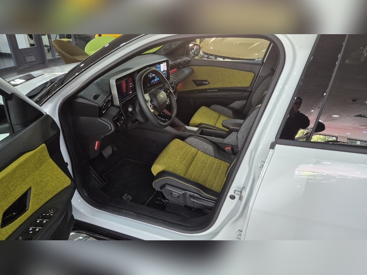 Renault 5 E-Tech 150 Comfort Range Iconic Five foto 10